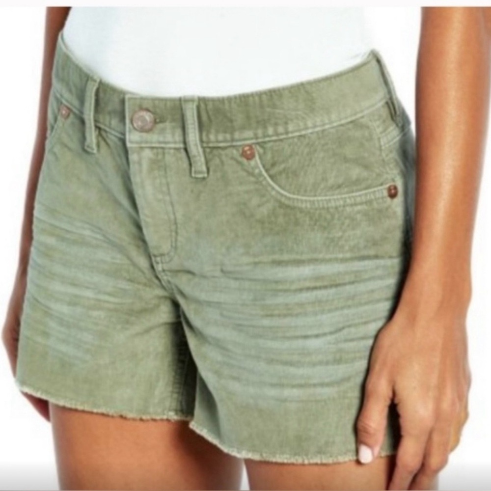 GAP Corduroy Shorts Moss Green Mid Rise Frayed Raw Hem Soft Stretch Size 16
